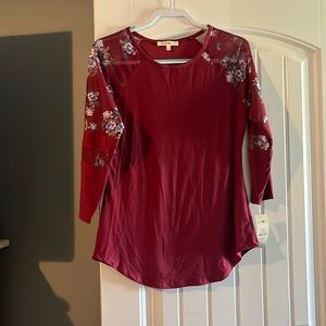 Maroon quarter length shirt